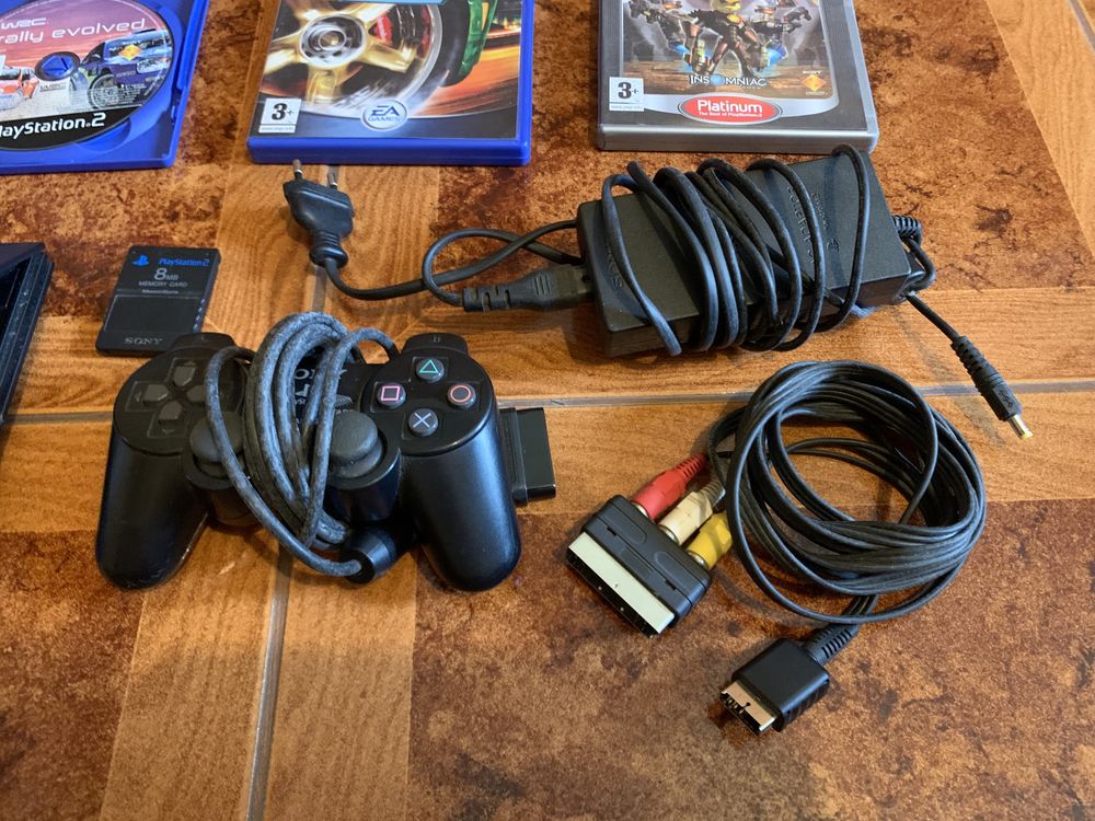 Playstation 2 Slim / Funcional - 7 Jogos / Comando e cabos originais