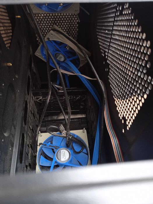 Продам корпус комп'ютера з кулєрами.