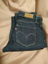 Продам женские джинсы Levi's