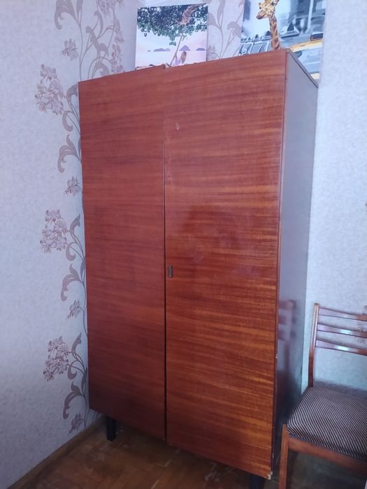 Шафа кімнатна лакована