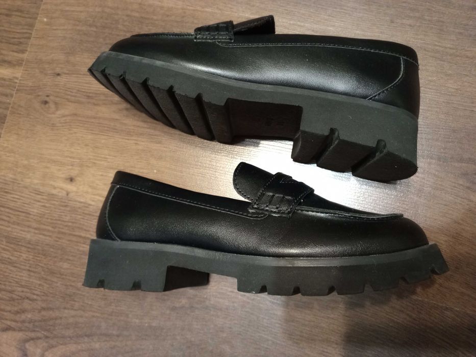 Buty loafersy czarne MNG rozm. 35