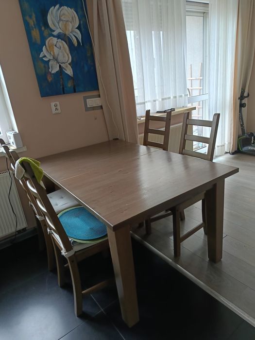 Stol do jadalni z krzeslami