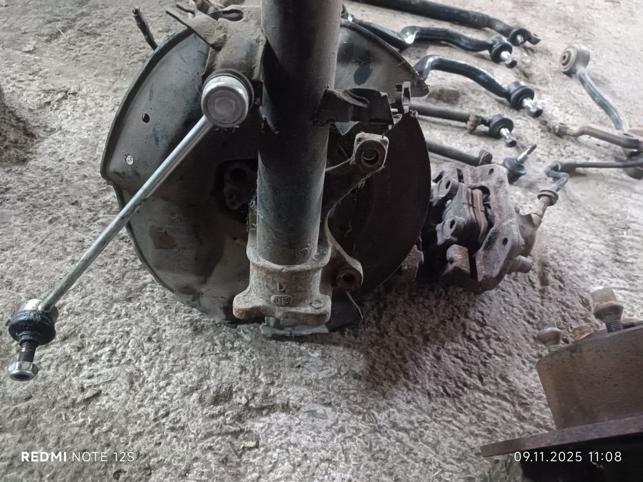 Стойки передні BMW E34 ричаги суппорт диски бмв е34 амортизатори цапфа