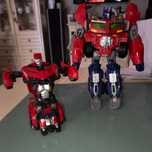 Duży Transformers i autobot