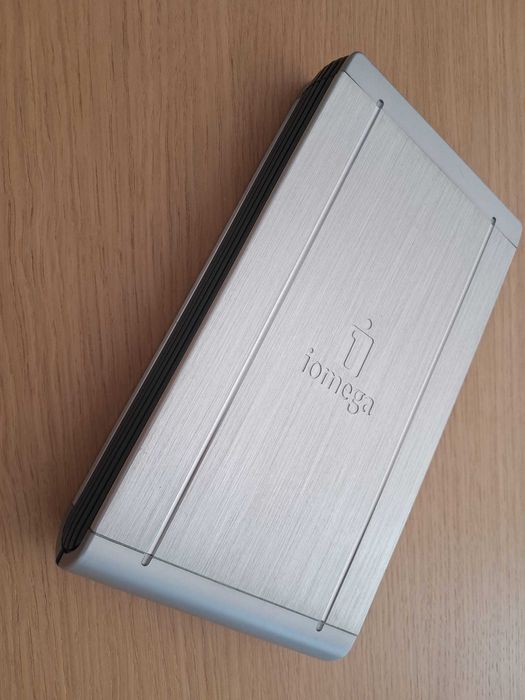 Disco externo de 700 GB da iOmega