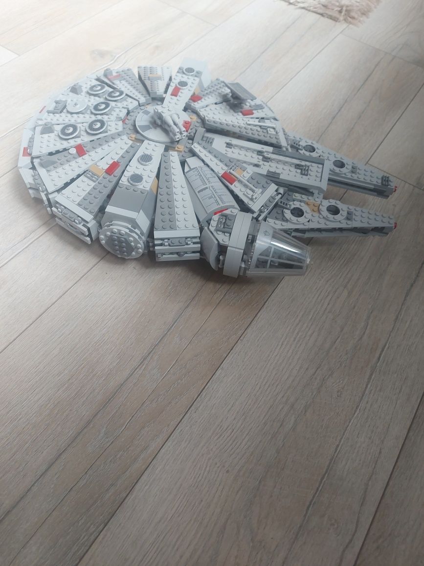 Lego Star Wars 75105 millennium Falcon