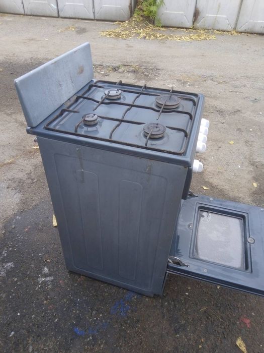 Продам газовую плиту