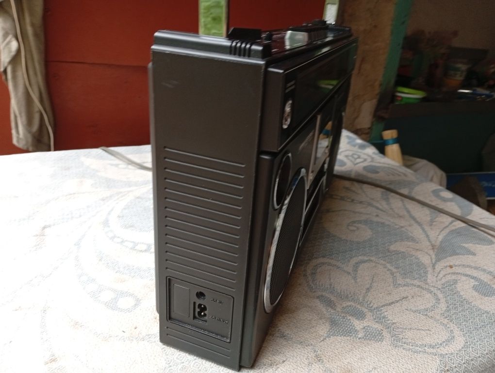 Магнитофон Sanyo M4500KE.