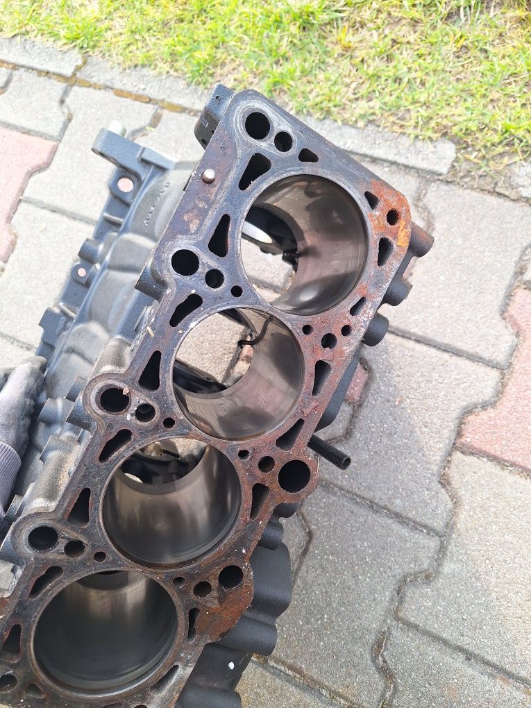 Blok dół silnka Audi A4 B7 2.0 tfsi BGB 06F103021D