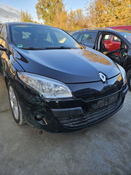 Renault Megane III zderzak przód