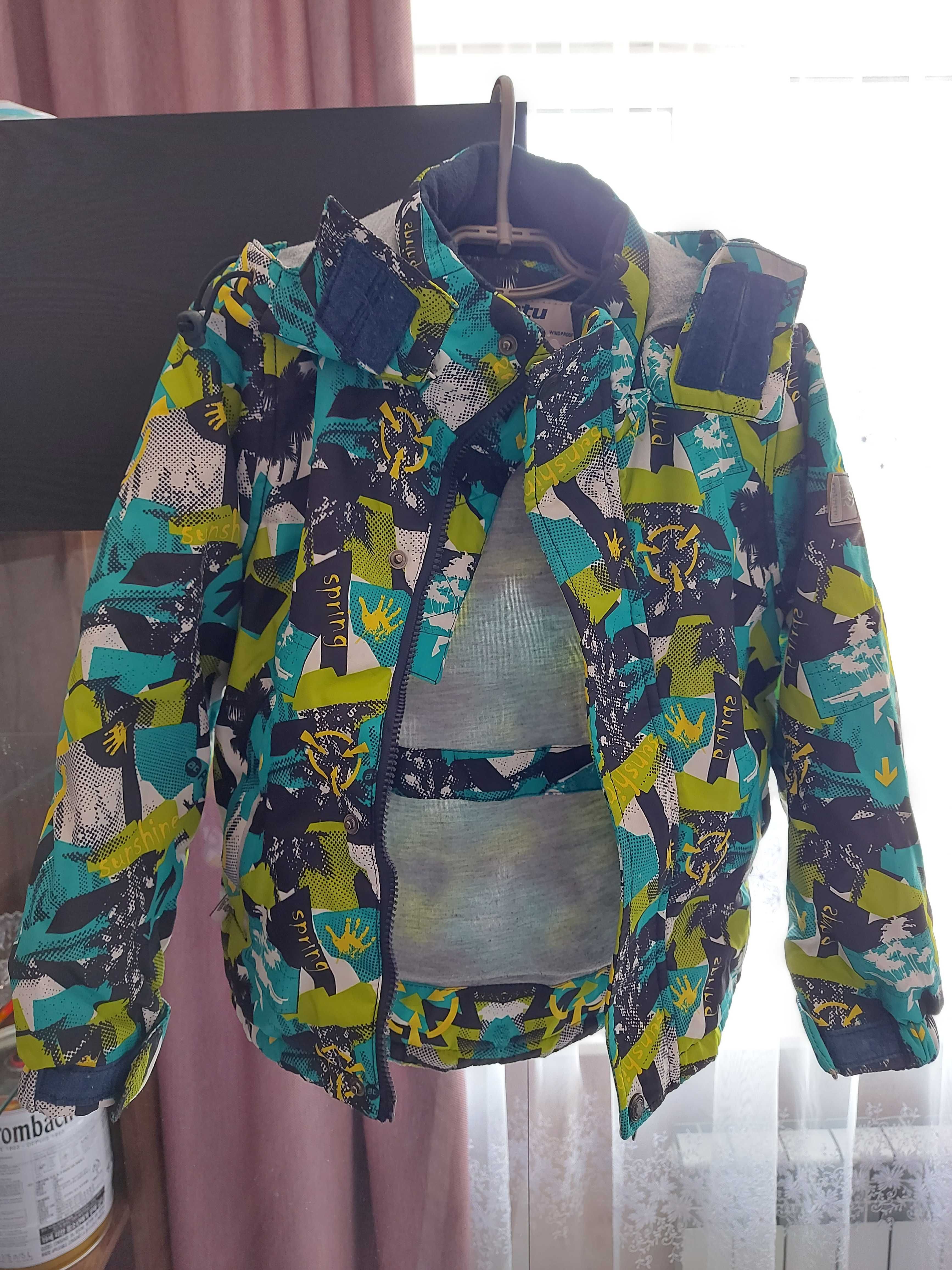 Продам куртку детскую демисезонную для мальчика -3-4 года. 350 грн.