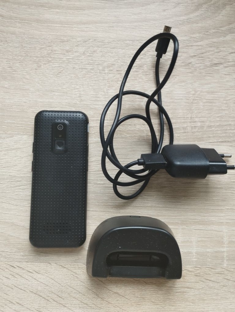 Telefon Maxcom dla osoby starszej