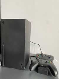 Набір Xbox Series X + 2 чорних ґеймпади +зарядна станція для ґеймпадів