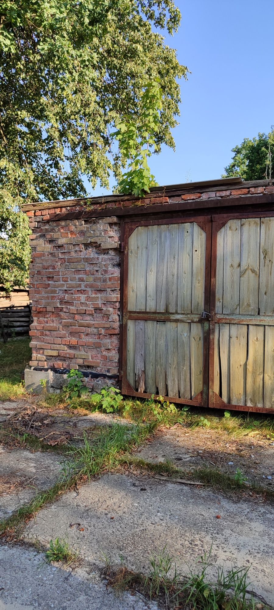 Продам фасадну ділянку з будинком в Корчаку