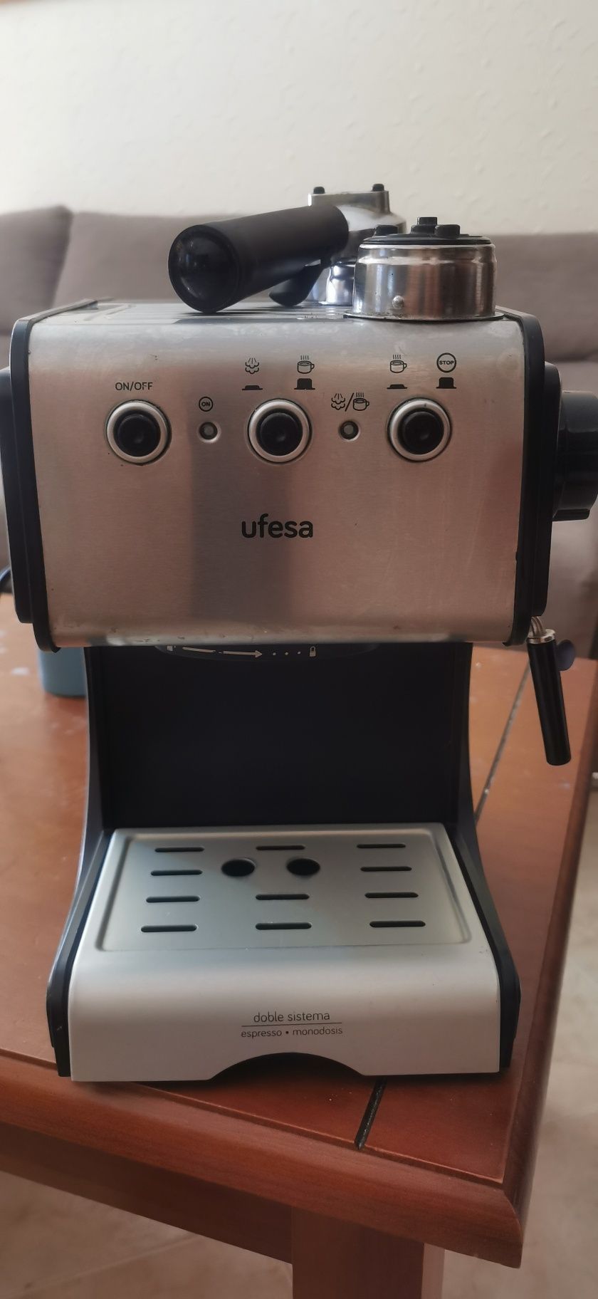 Máquina de café de manípulo UFESA CE7141