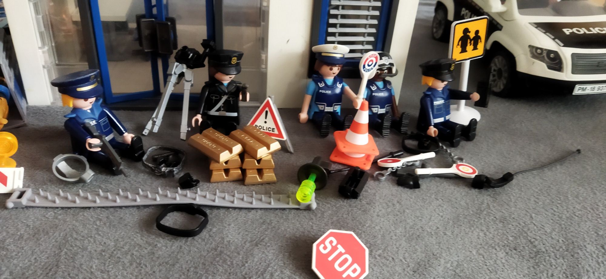 Posterunek policji Playmobil z samochodem