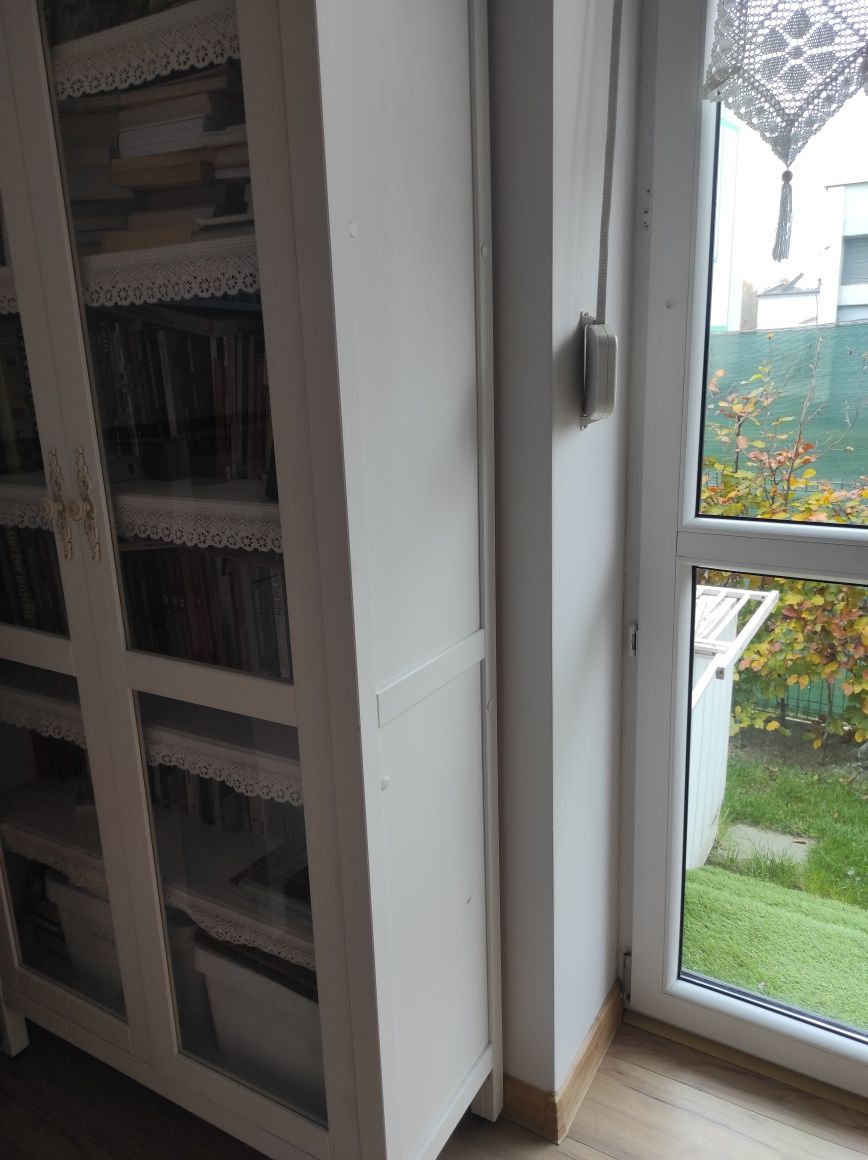 Biała witryna szafa półka na książki hemnes biblioteczka drewniana kor