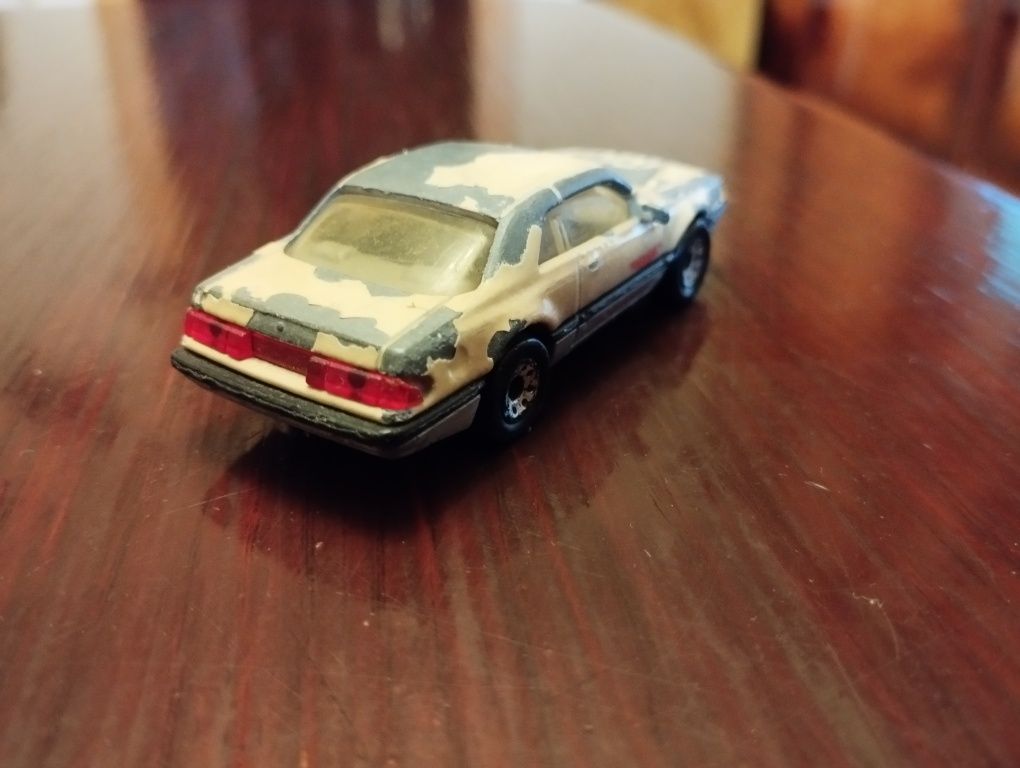 Resorak metalowy matchbox 1987 T-BIRD turbo coupe model zabawka. Możli