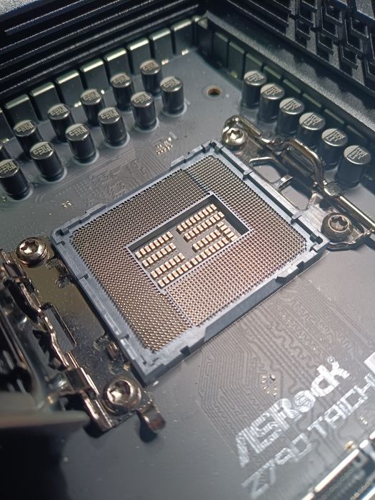 Продам материнську плату ASRock Z790 TAICHI.