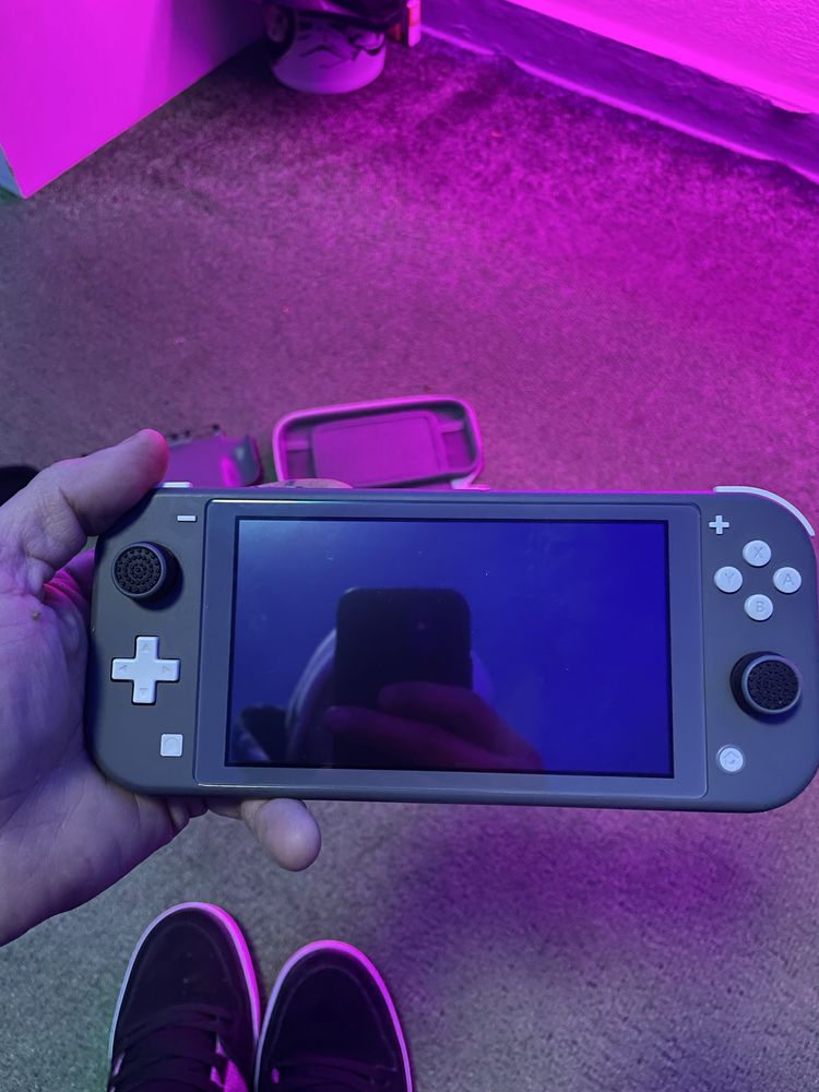 Vendo nintendo switch lite com acessorios/ troco