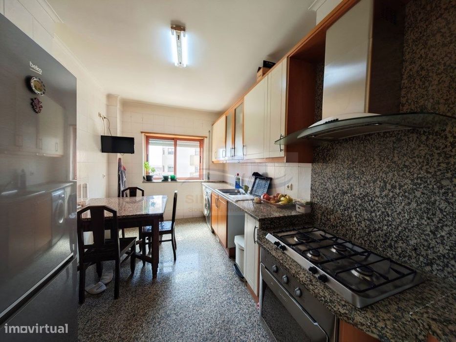 Fantástico T3 com box e arrecadação no Jardim da Amoreira