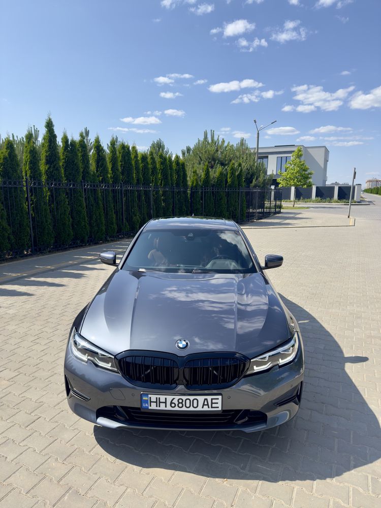 Автомобиль БМВ 3