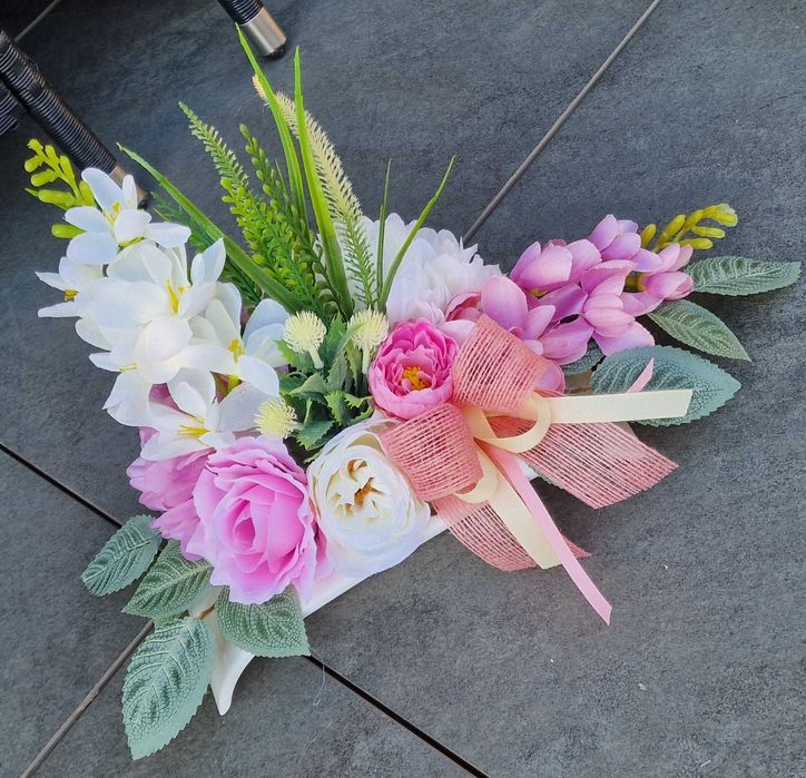 Mała kompozycja kwiatowa na grób cmentarz stroik ikebana Z173