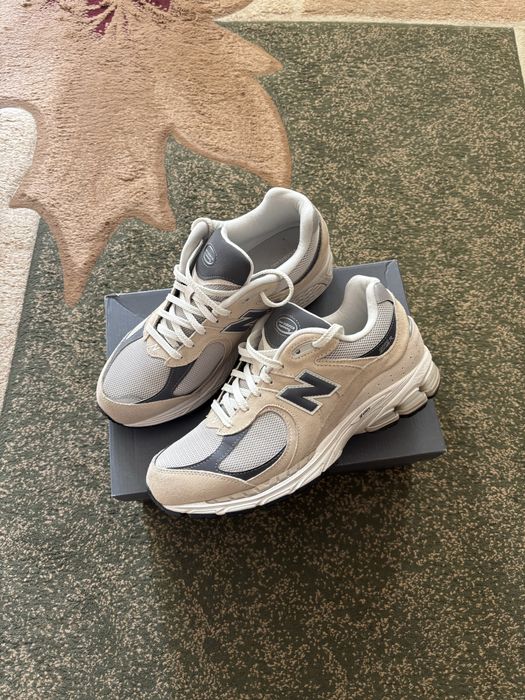 кросівки new balance 2002r
