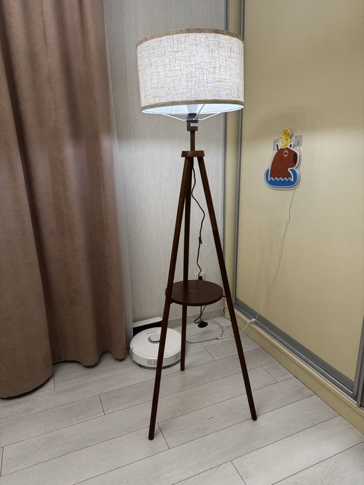 Нова напольна лампа