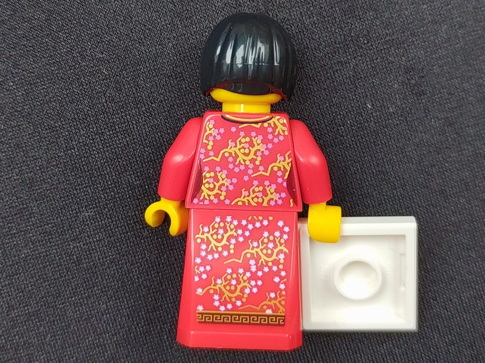 Minifigurka Lego dziewczyna chiński nowy rok tygrysa