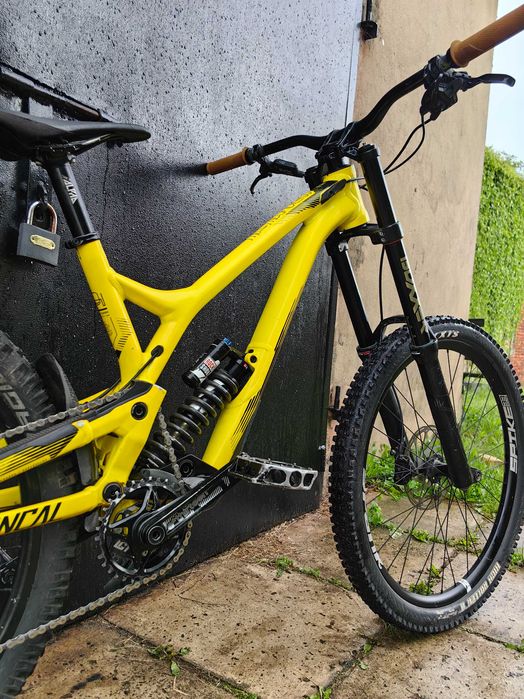Commencal Supreme v4 M Dh Fr