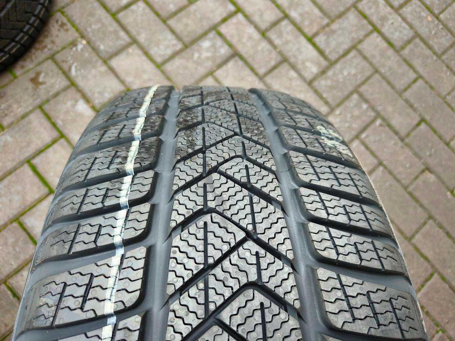 245/45 96V R18 PIRELLI Sottozero3 SEAL NOWE 8mm 2022r Zimowe Opony 4SZ