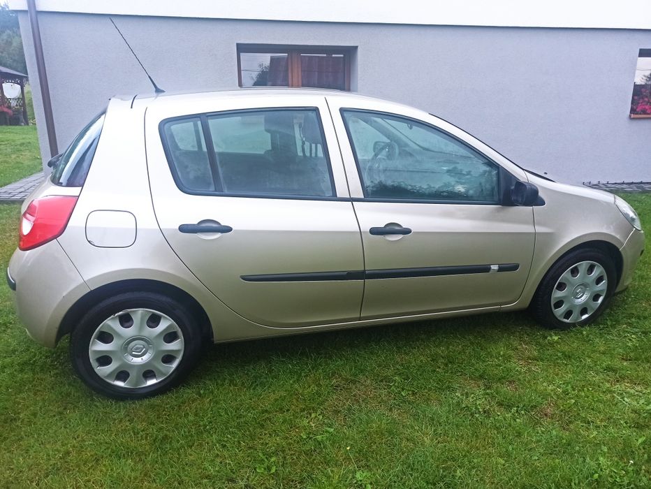 Renault clio 3  1.2 75 km 2007