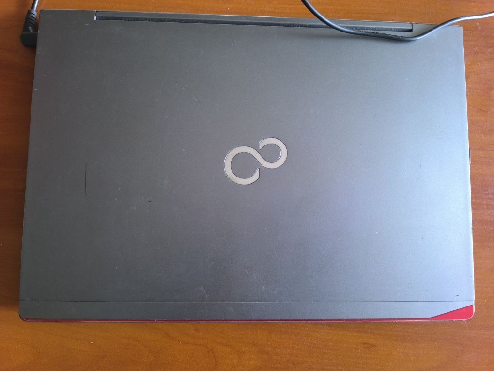 Sprzedam laptop Fujitsu parametry na zdjęciach