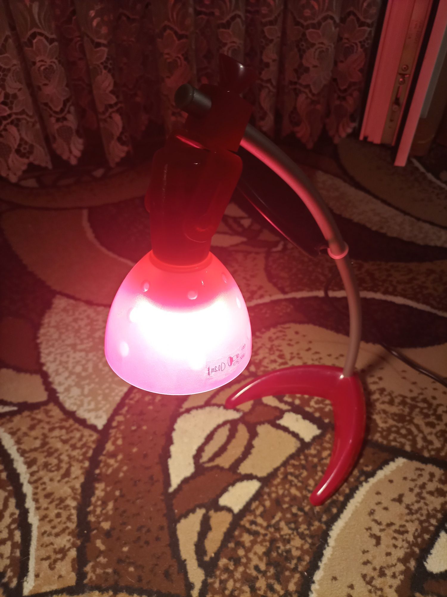 Fajna różowa lampka nocna. Żarówka gwint E14.
