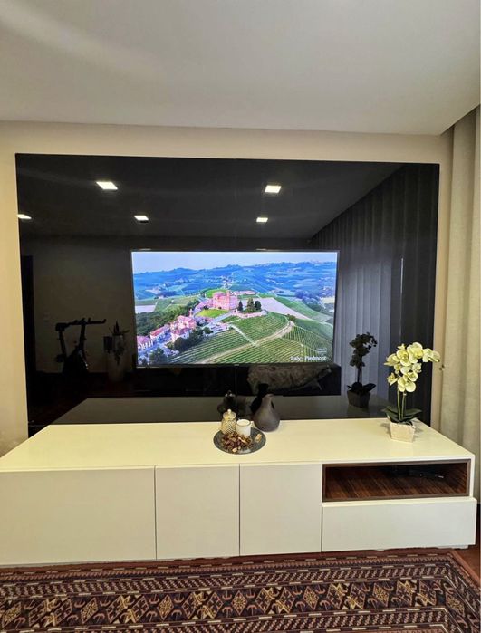 Movel TV com painel vidro preto