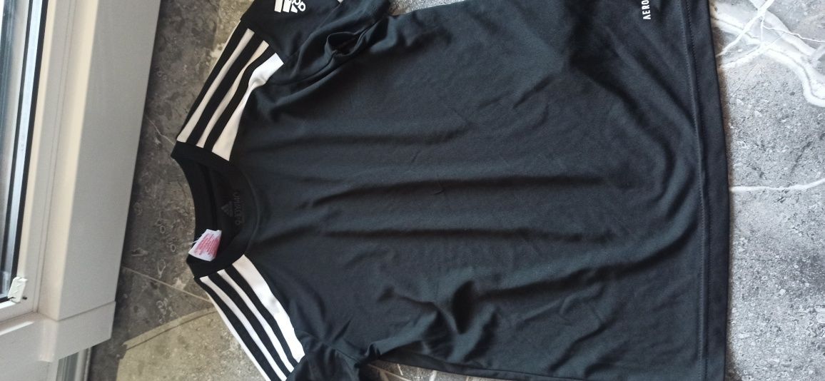 Dwie koszulki adidasa