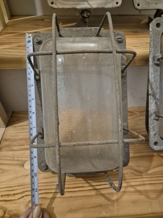 Lampy żeliwne warsztatowe