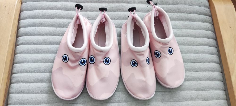 Sapatilhas aquáticas de criança em bom estado