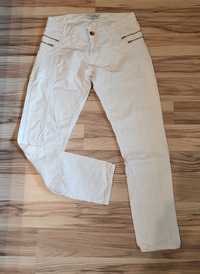 Białe spodnie Reserved 36