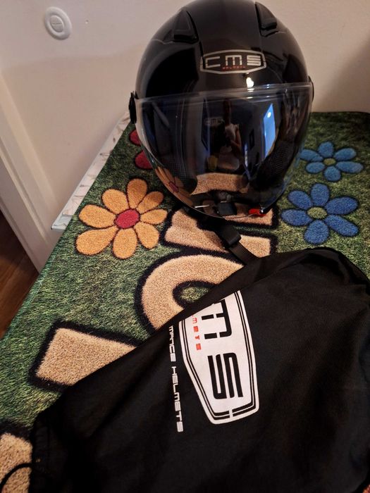 Capacete preto moto