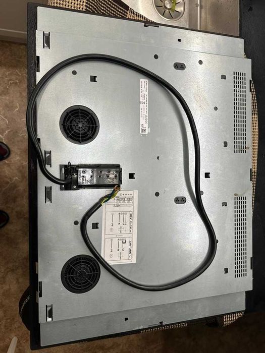 Індукційна варильна поверхня ELECTROLUX EHD 68210 P