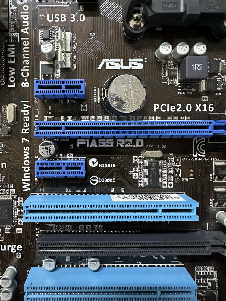 Материнська плата ASUS F1A55 R2.0 + процессор 4 ядра. FM1