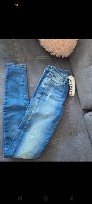 Spodnie jeans. Nowe.