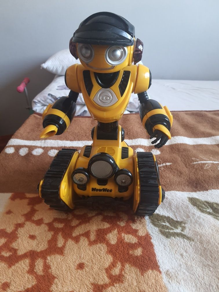 Duży Robot WowWee 8405 Roborover. Mówi po Niemiecku. Brakuje Pilota i
