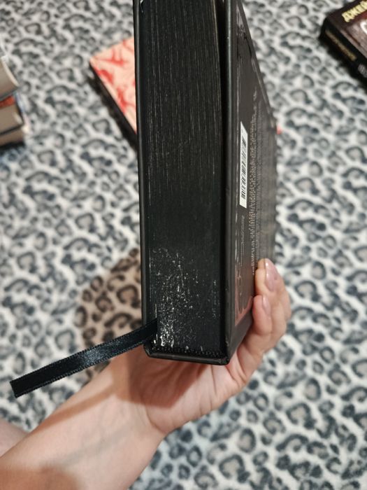 Фредерік Бакман Переможці, Ніби ми злодії, Сестри по крові