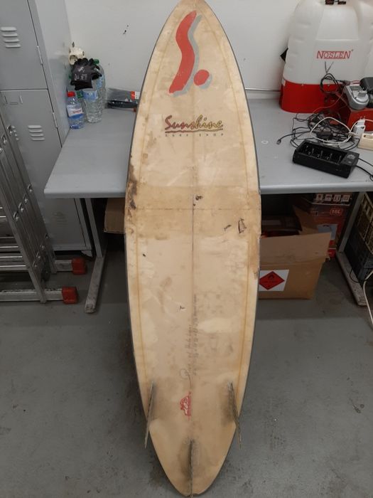 Prancha de surf danificada