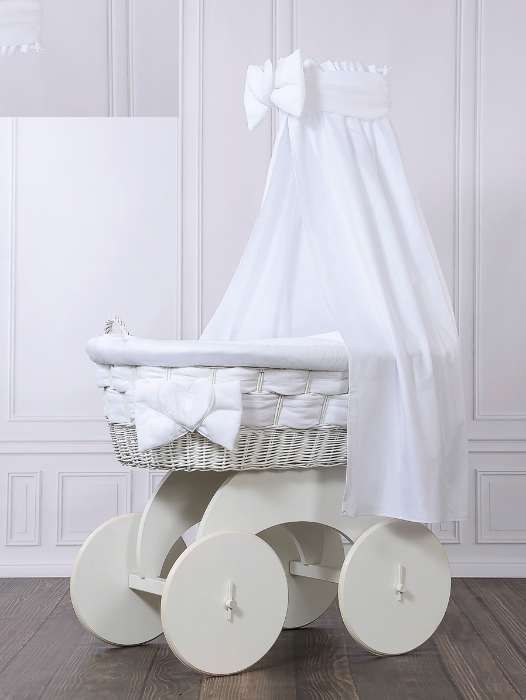 Alcofa- berço de bebé ate 9 mes, tudo incluído