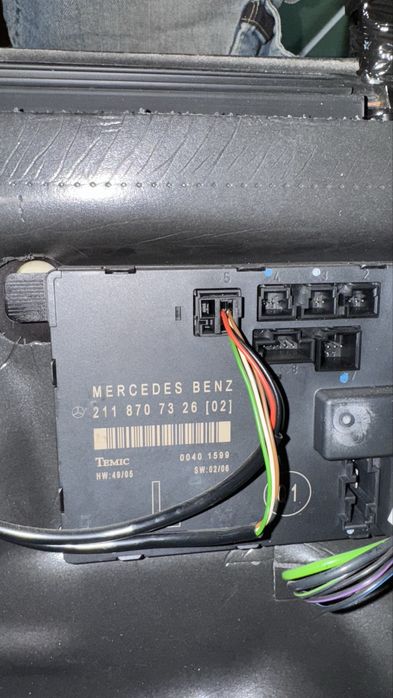 Drzwi kierowcy lewy przód mercedes w211 c170 sedan 2008