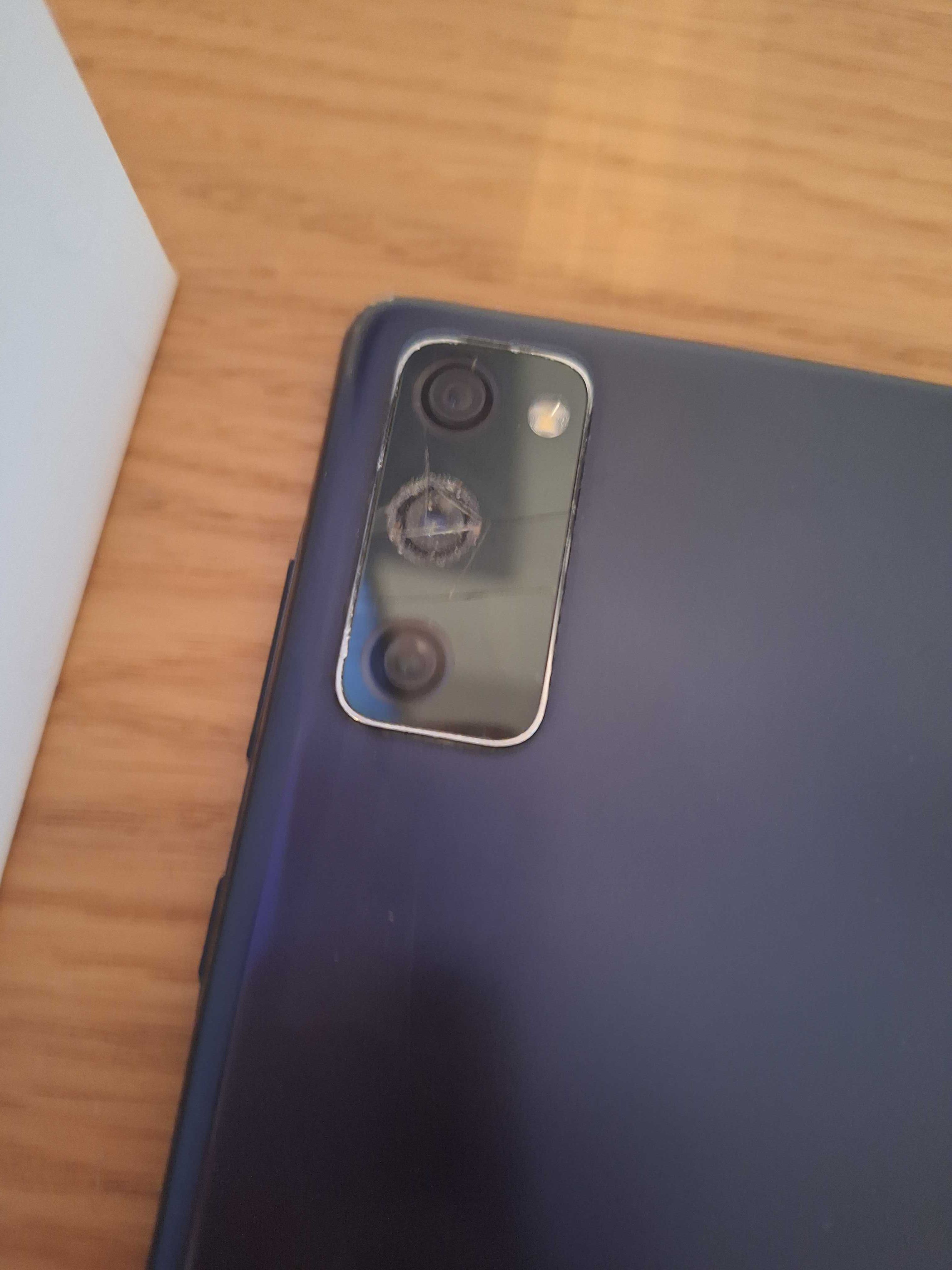 Telefon Samsung Galaxy S20 FE 5G/ 128 GB zbita szybka z tyłu